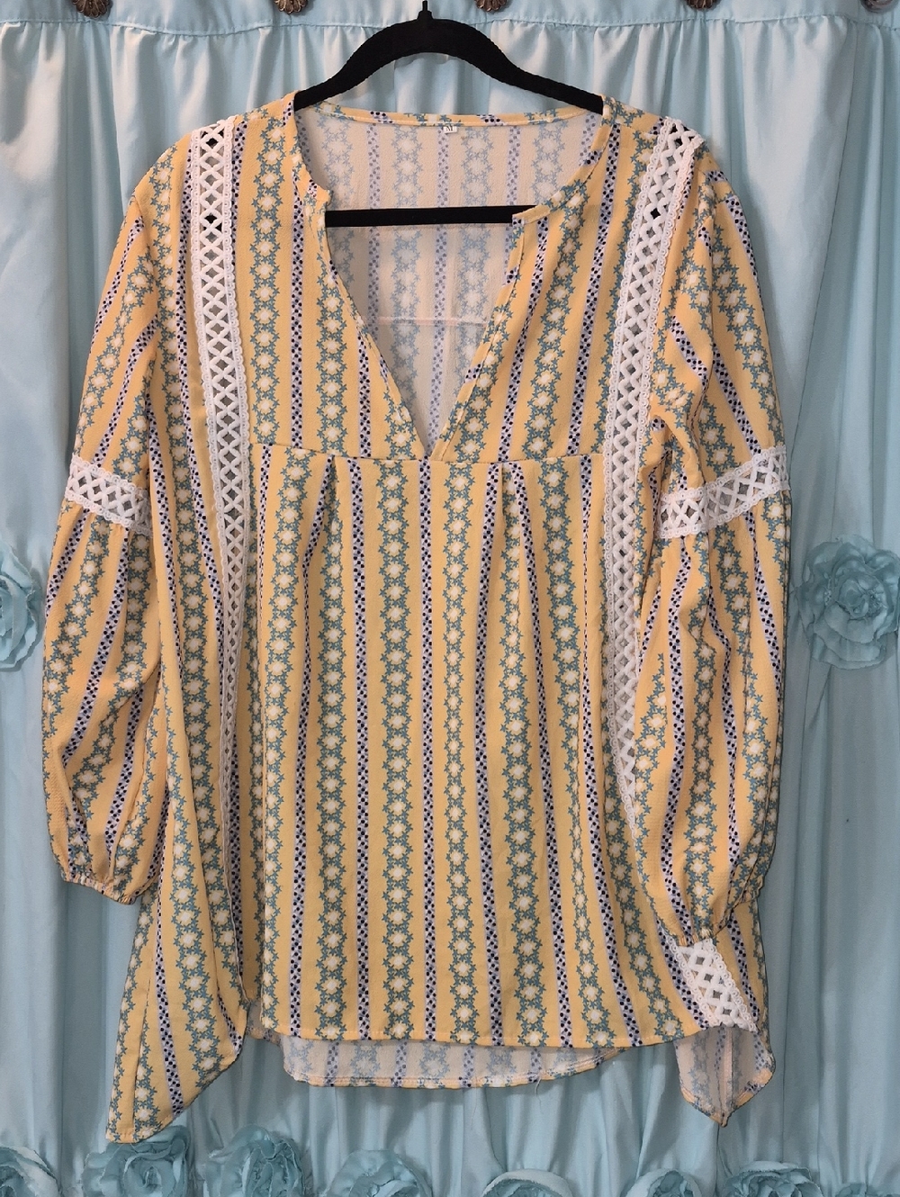 Boutique Boho Yellow V neck lace trim Hi-Low Tunic Top Sz M